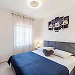 Villa Seafront Goga By Guide